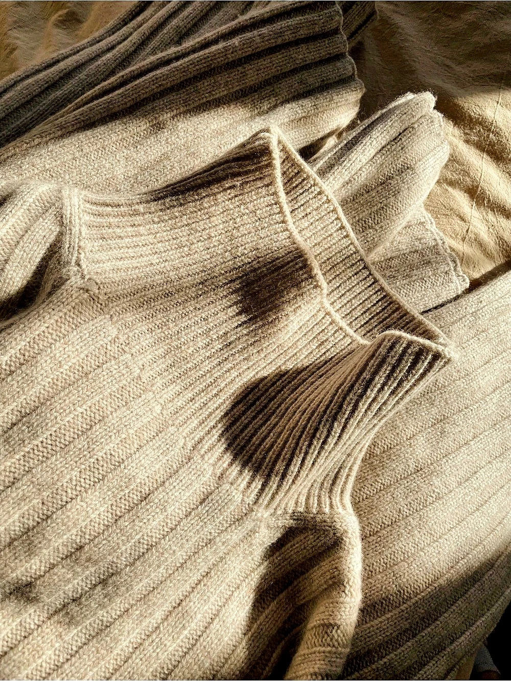 H&M Ribbed Wool Turtleneck Sweater in Beige Size XS Like New